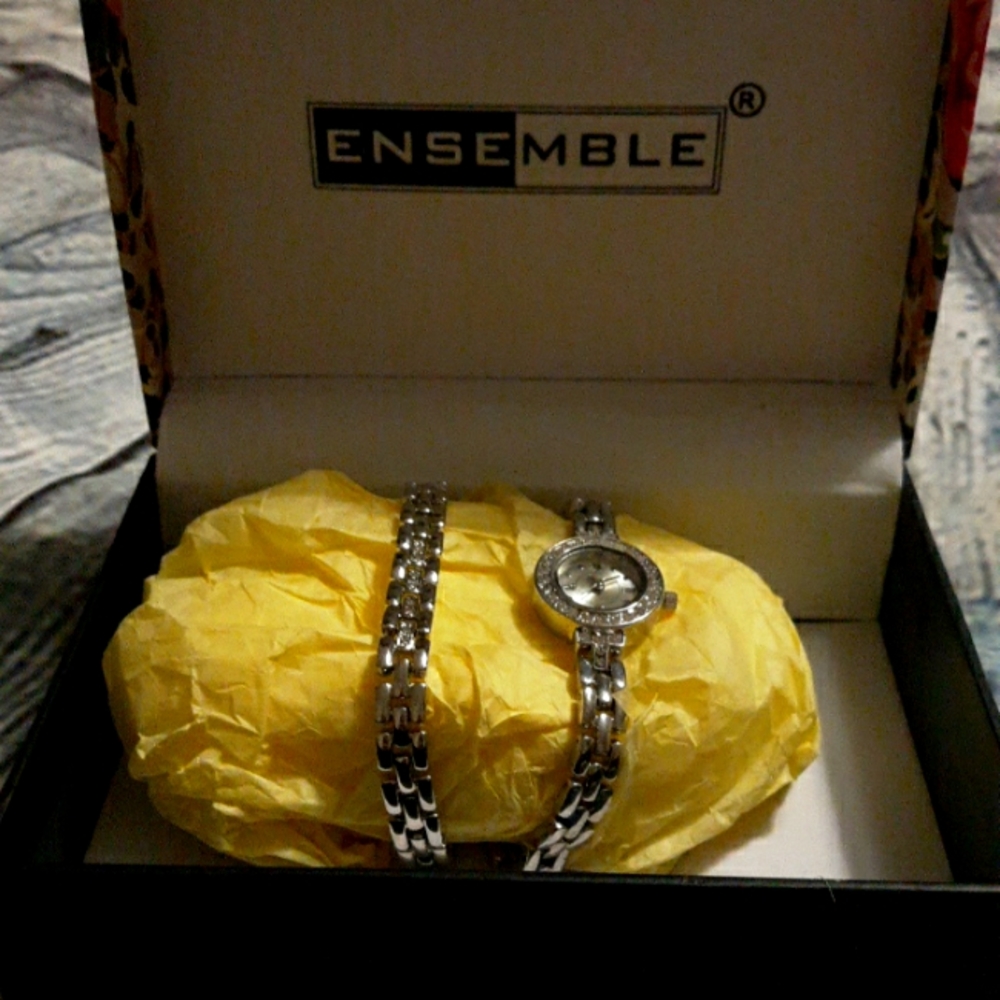 Women watch and bracelet